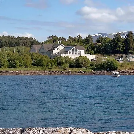 Aalesund Airport فندق Ytterland